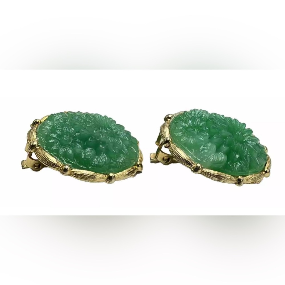 Peking Glass Moulded Vintage Green Floral Gold Tone Clip On Earrings - Picture 6 of 7